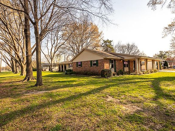 3rd image of 713 Balfour Rd