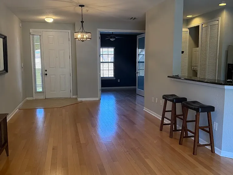 455 La Travesia Flora St #202 — Photo 7