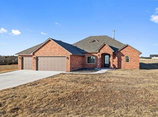 2438 Canyon Cir, Blanchard, OK 73010