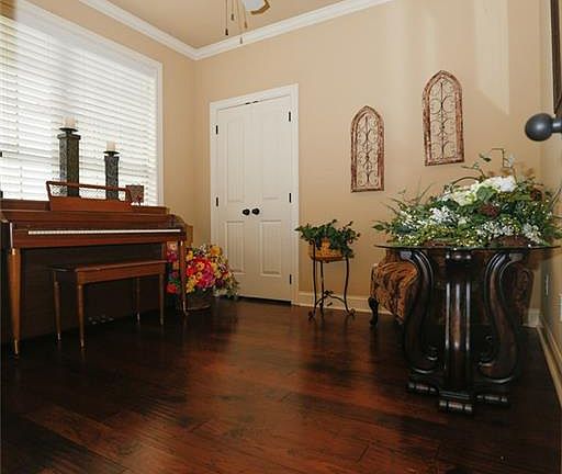 3rd image of 2152 Chestnut Oak Cir