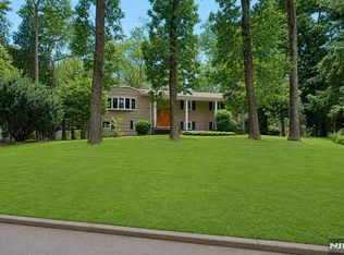 26 Birch Rd, Mahwah, NJ 07430