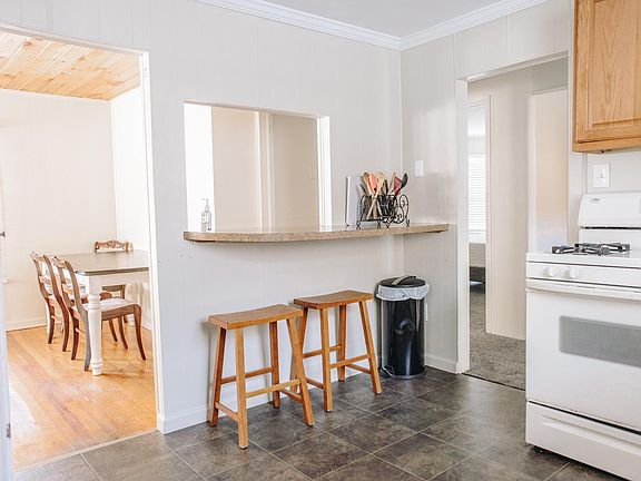 4th image of 2224 Capouse Ave Floor 2