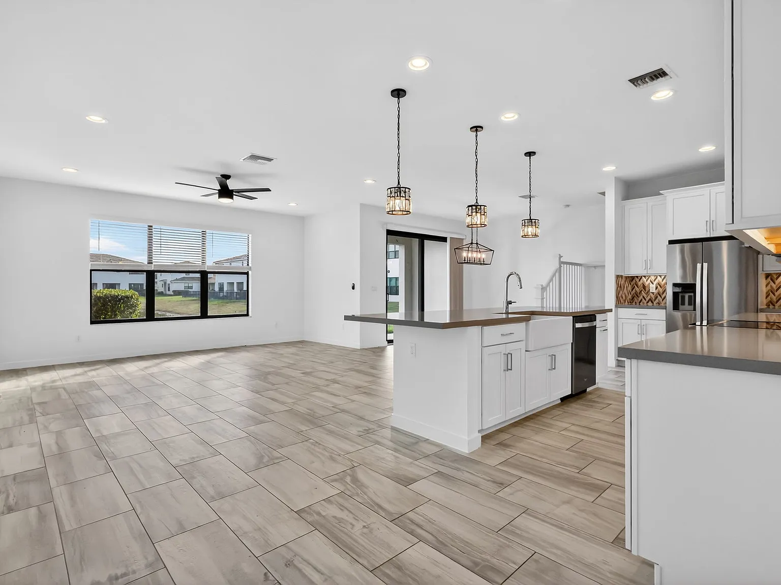 3 bed, 2.5 bath, 2450 sqft, $3,800 — Photo 4