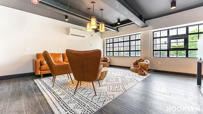 Rented by PREMIUM US INC | media 28