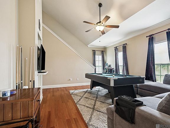 4th image of 4625 Burbank Dr APT 304
