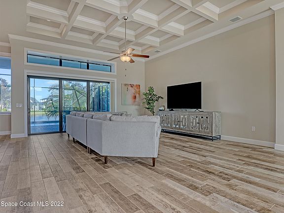 5th image of 8111 Barrosa Cir