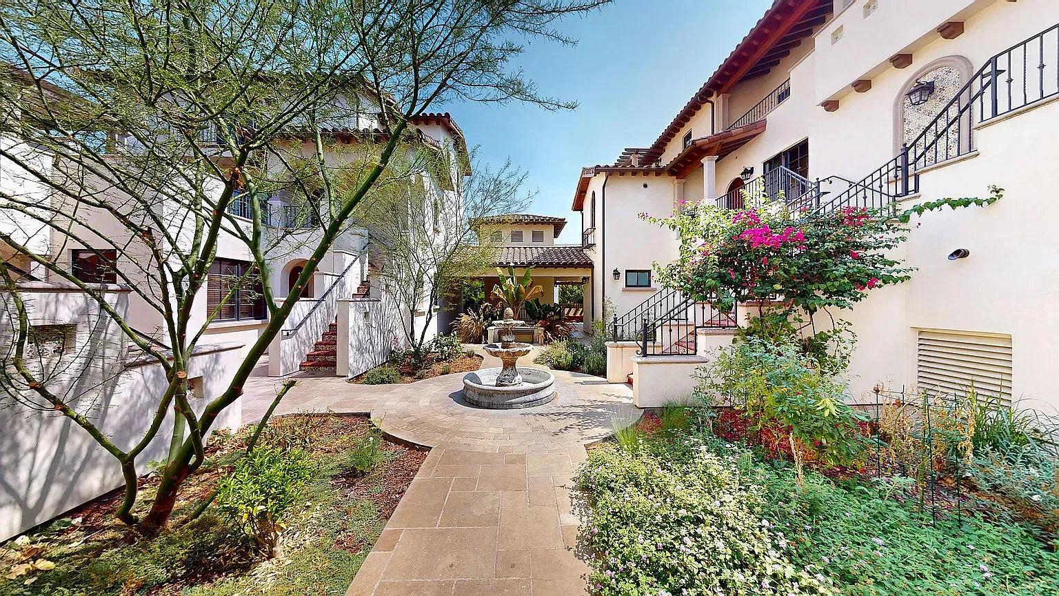 388 S Los Robles Ave — Photo 2