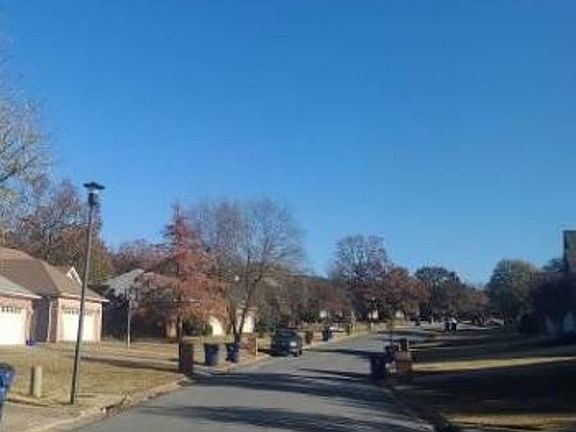 Exterior Neighborhood (street photo)