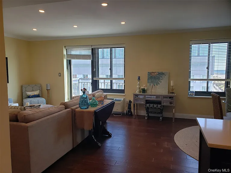 100 W Broadway #7L — Photo 18