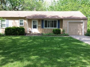 7914 Reeds Rd, Prairie Village, KS 66208