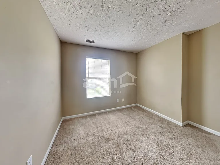 2315 Hayward Ln — Photo 14