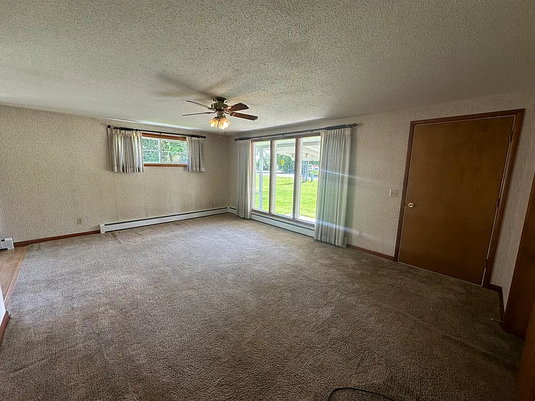 33 W Evergreen Dr — Photo 25