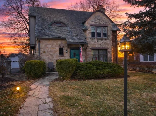 1261 W Stephenson St, Freeport, IL 61032