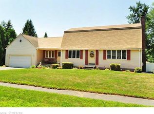 76 Pineview Cir, Agawam, MA 01001