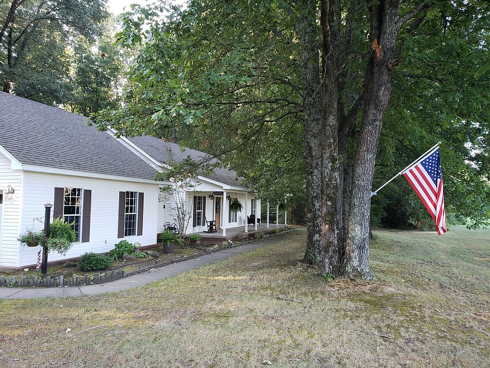1st image of 15 Patrick Ln E
