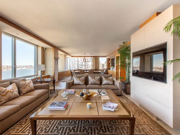 100 Riverside Boulevard image 2 of 15