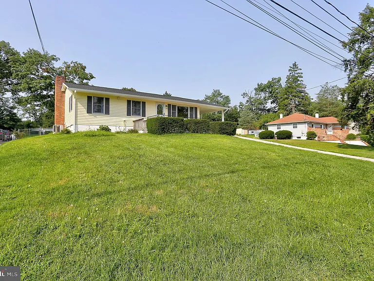 807 Danza Rd — Photo 4