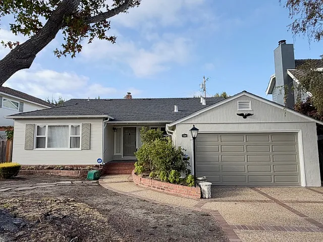 3 bed, 1710 sqft, $8,380 — Photo 2
