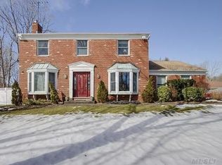 51 Northcote Dr, Melville, NY 11747