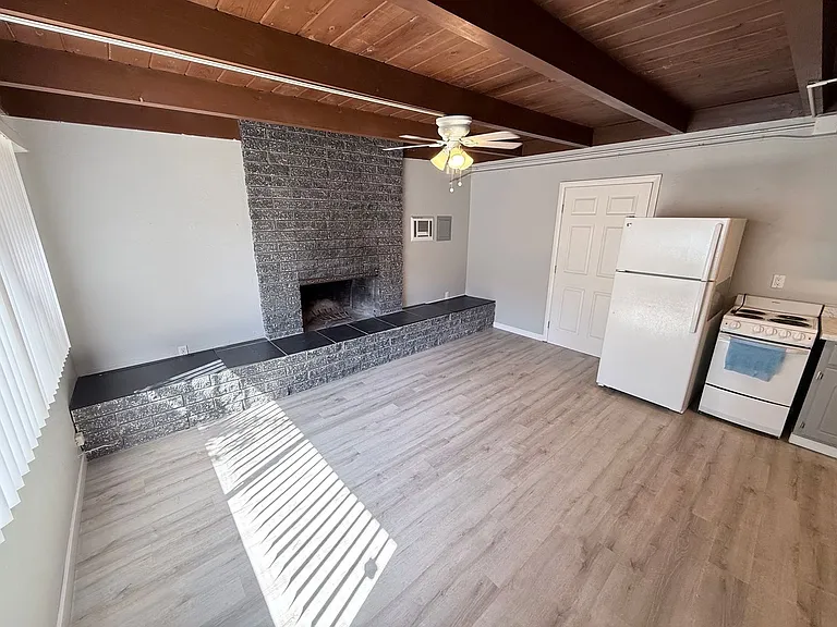 1561 Olive Ave — Photo 4