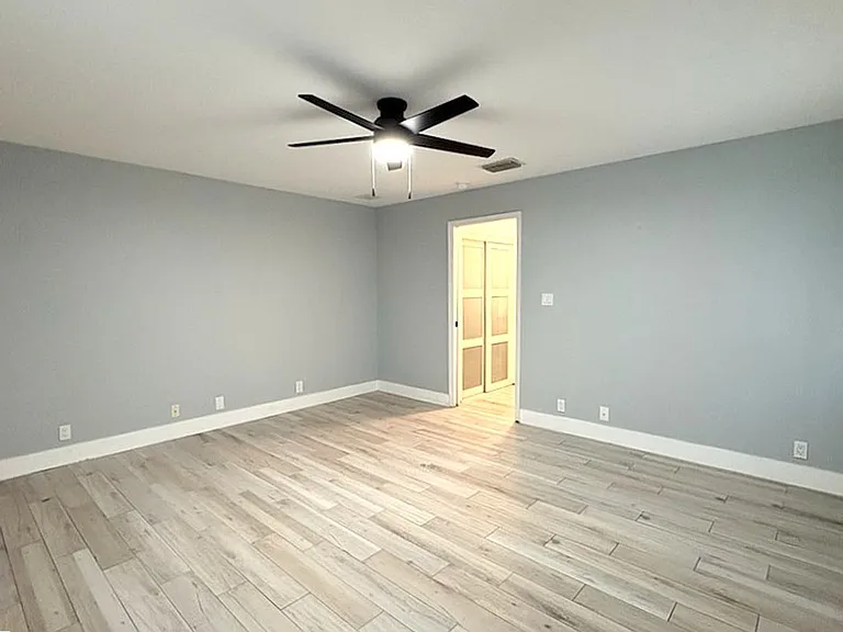 1029 Glenwood Rd — Photo 13