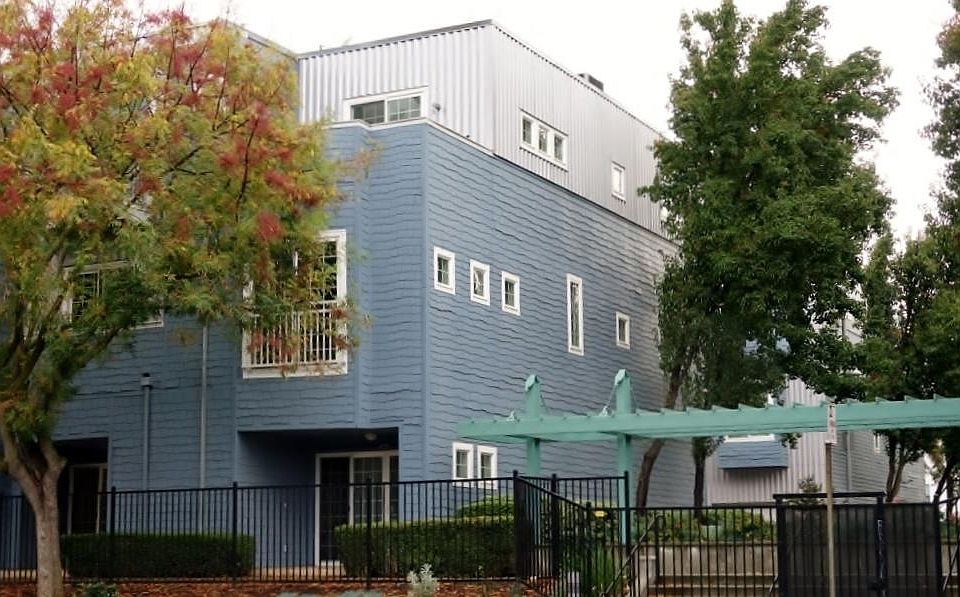 1st image of 423 Harriet Ln