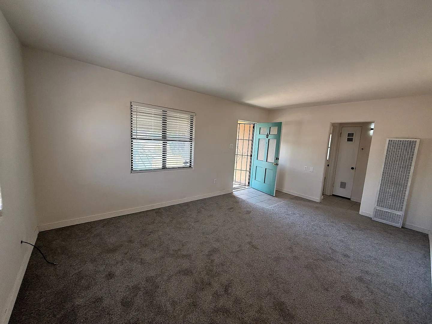 Beautifully cared for 2 bed 1 bath home located in NE Heights in Albuquerque. — Photo 3