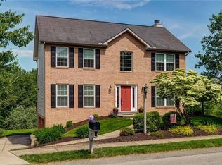 1041 S Lake Dr, Gibsonia, PA 15044