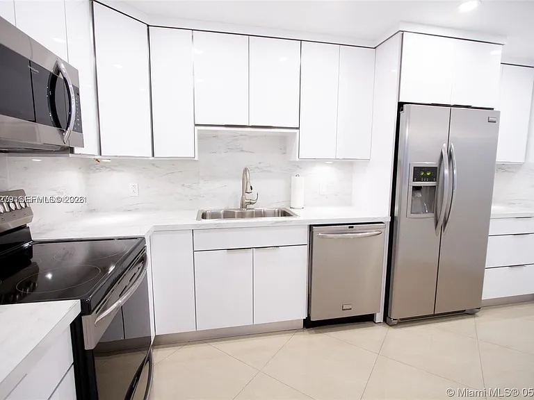 3801 S Ocean Dr #Penthouse 16S — Photo 2