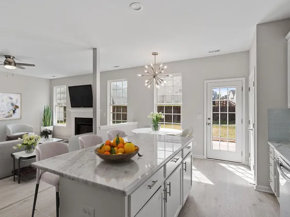 210 Palace Green Ln, Sanford, NC 27330