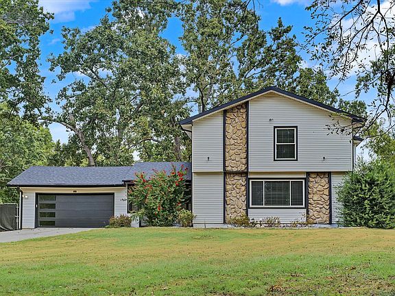 3rd image of 1511 E Groves Drive