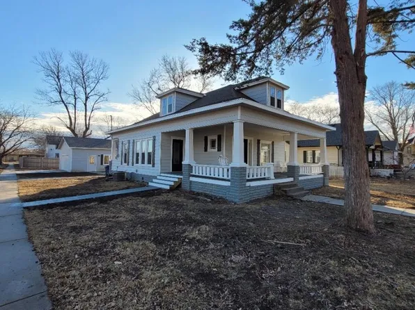 404 S Willow St, Douglass, KS 67039