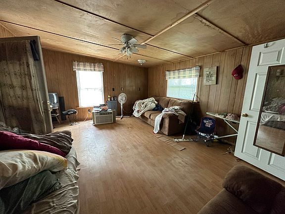 3rd image of 35 Herring St