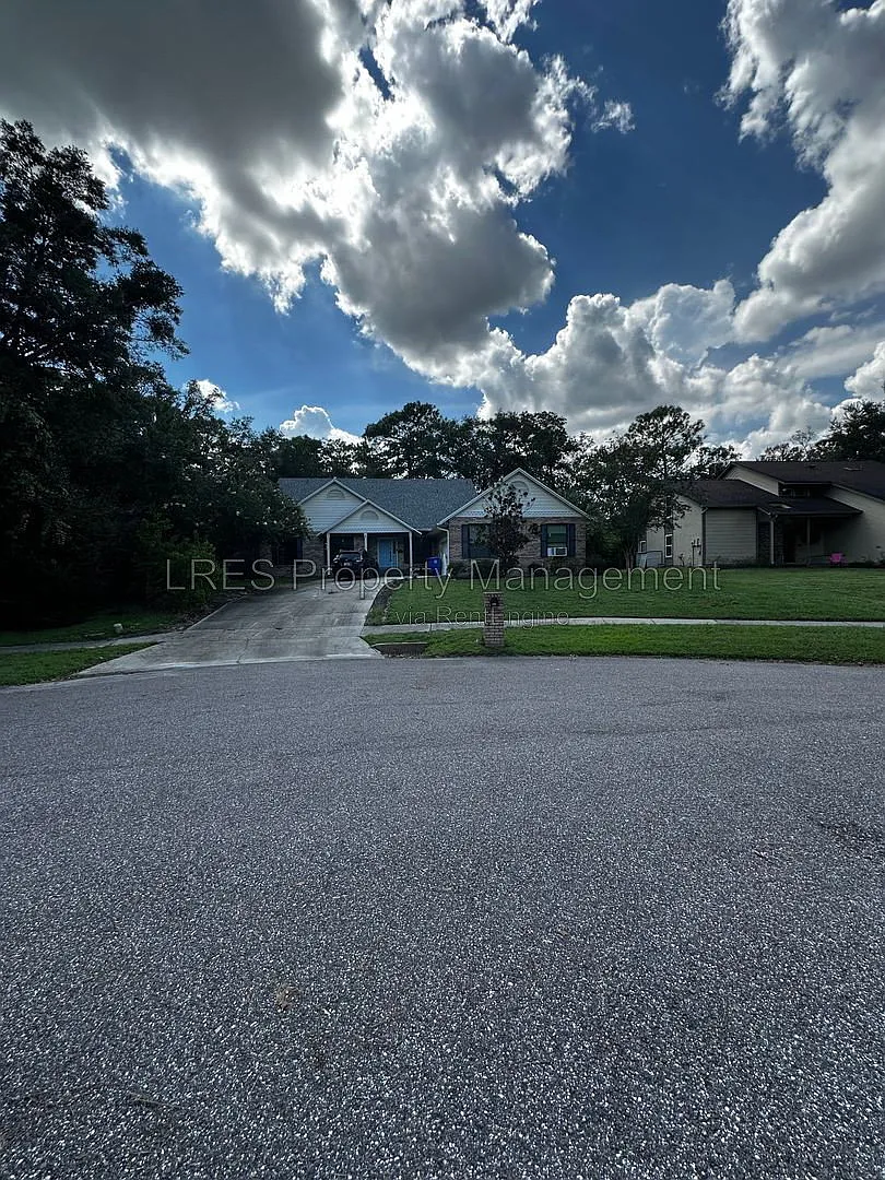 4 bed, 3.0 bath, 2112 sqft, $3,395 — Photo 2