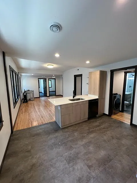 4 bed, $2,200 — Photo 2