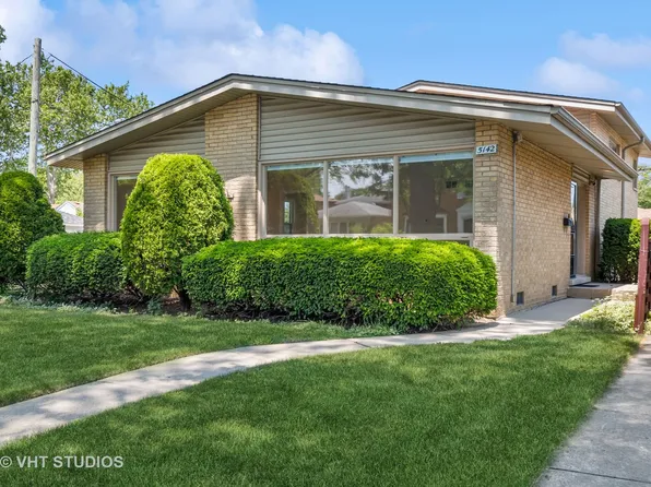 5142 Dobson St, Skokie, IL 60077