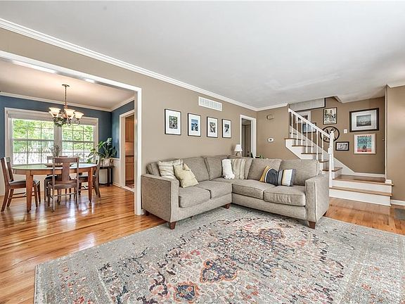 3rd image of 9533 Eby St