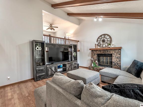 4th image of 825 Redwood Ln