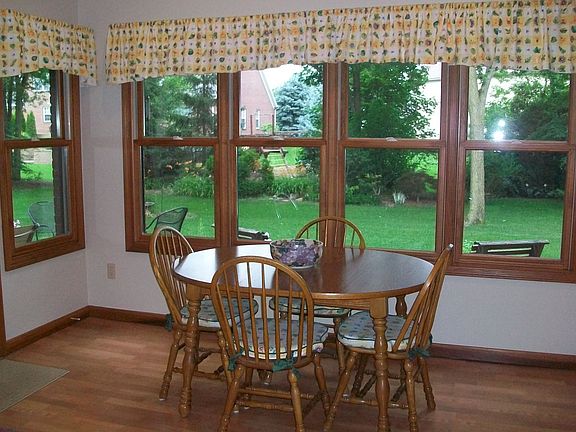 5th image of 361 Countryside Dr N