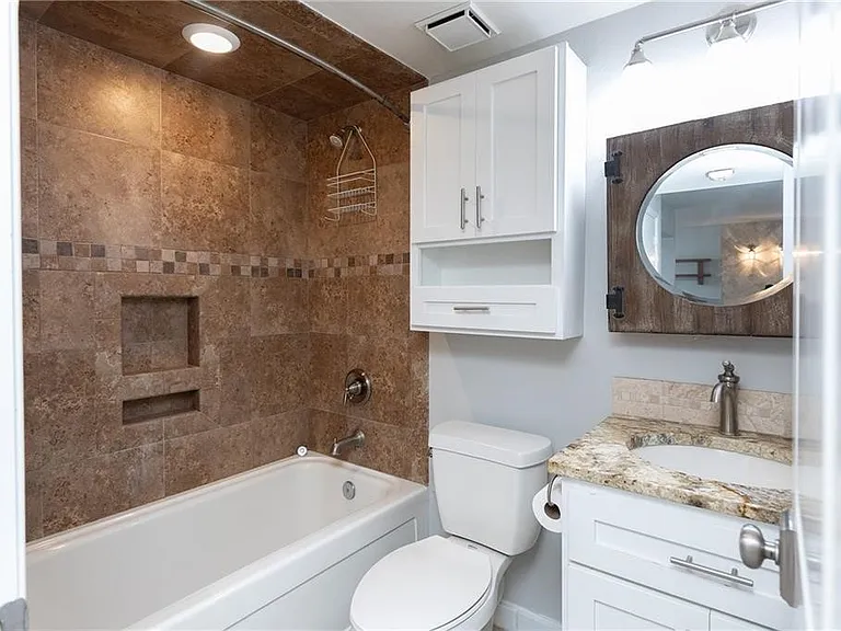 200 W Cotter Ave — Photo 36