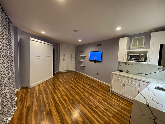 2nd image of 2910 Holiday Ct