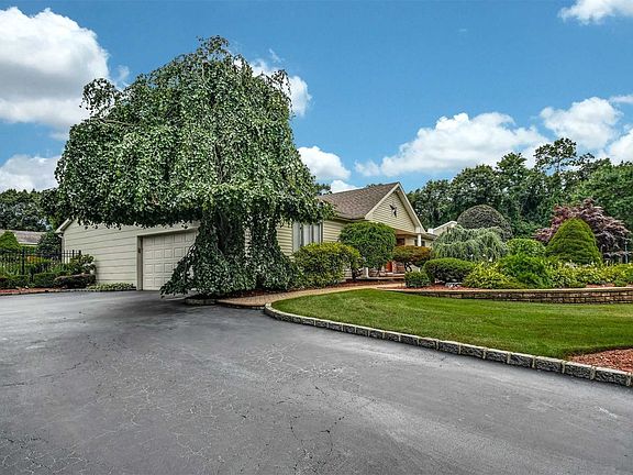 2nd image of 53 Stonehurst Ln