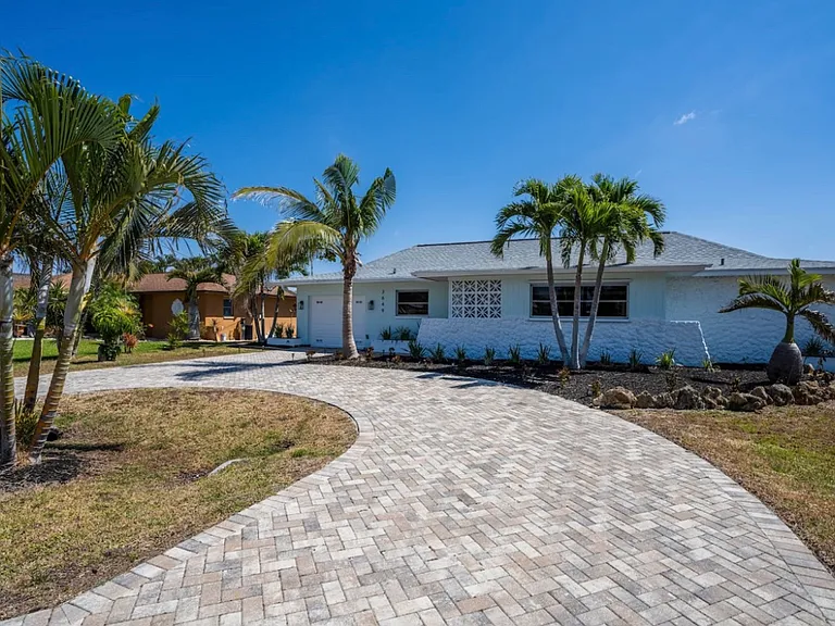 3649 SE 5th Ct — Photo 35