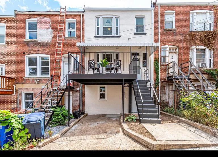 220 Adams St NE — Photo 38