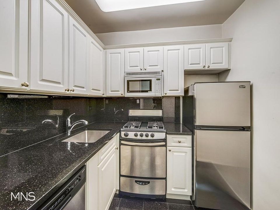 1st image of 300 E 46th St APT 6B