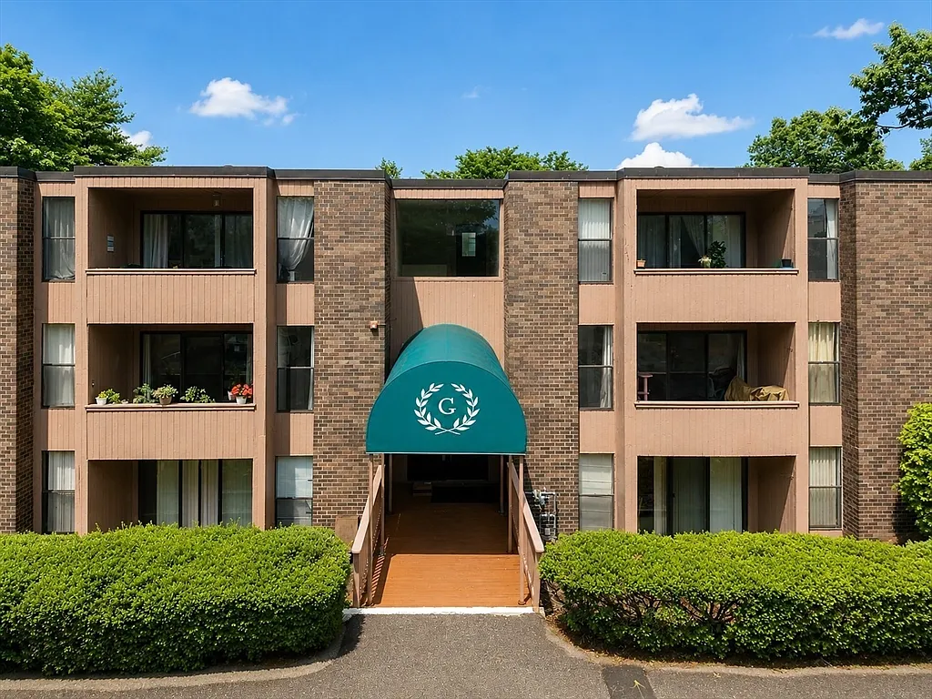 1 bed, 1.0 bath, 685 sqft, $1,750 — Photo 1