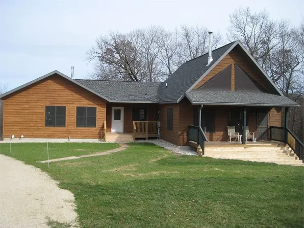 1726 Wynn Wood Ln, Harpers Ferry, IA 52146