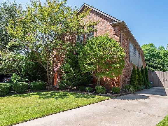 2nd image of 2820 Mayfair Ln