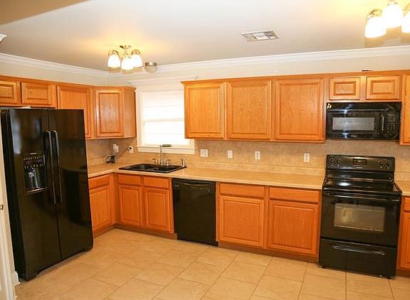 5th image of 2201 Livaccari Dr