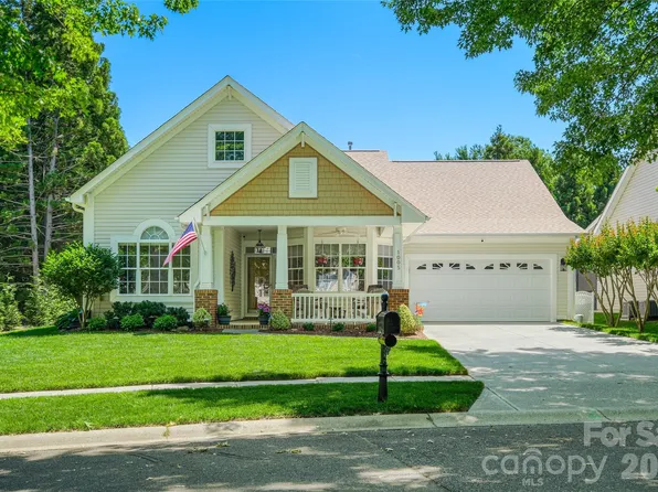 1005 Feather Oak Ln, Matthews, NC 28104